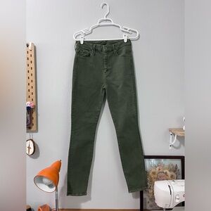 Mother High Waisted
Looker Ankle Jeans
Dark Olive